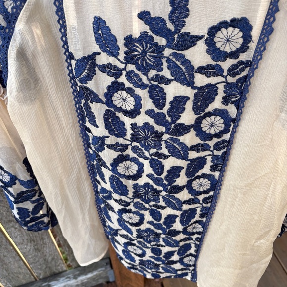 Sundance Luiza Silk Sheer Embroidered Blouson Sleeve Top In Beige /Navy Sz XS - Picture 11 of 15